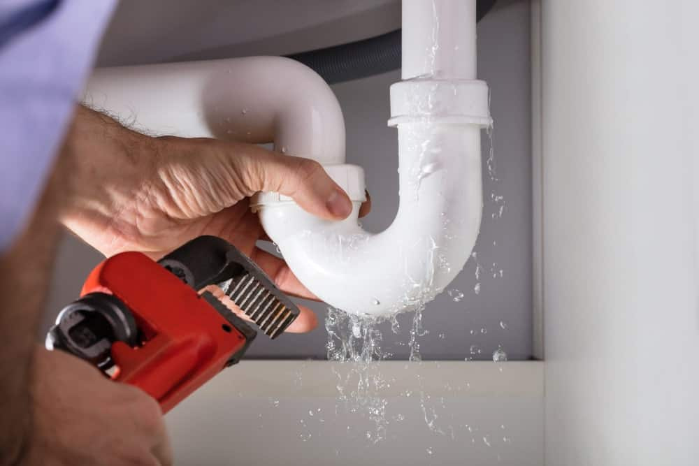 Why Hiring a Professional Plumber is Better?