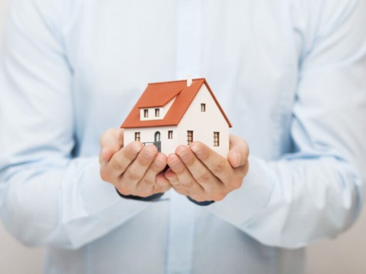 What are the advantages of using online property valuation services?