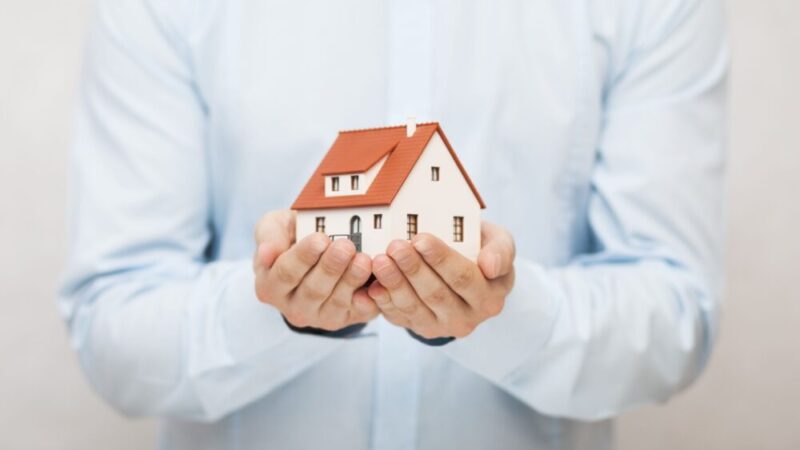 What are the advantages of using online property valuation services?